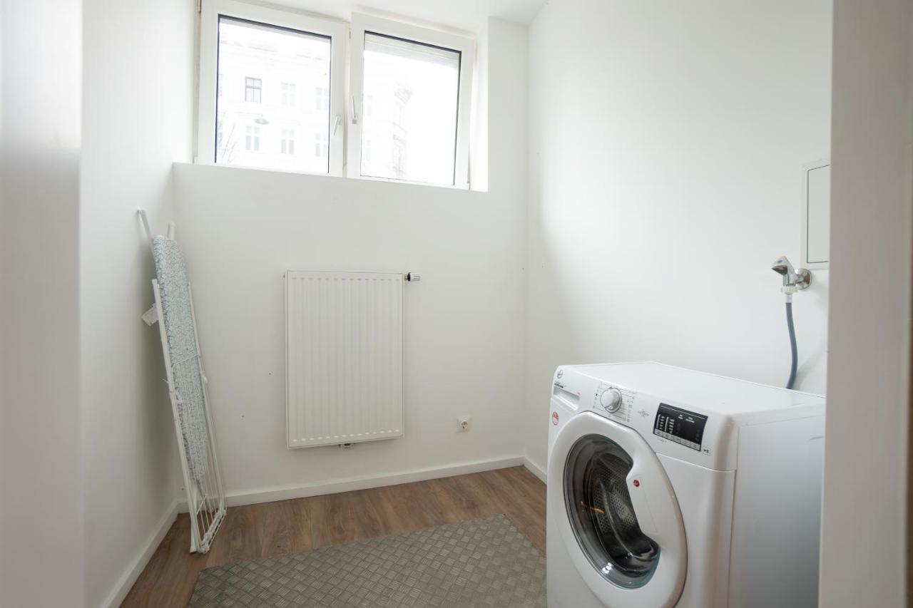 Stylish Apartment With Dedicated Working Space And Super King-Size Bed Located Between City Centre And Donau River Wina Bagian luar foto