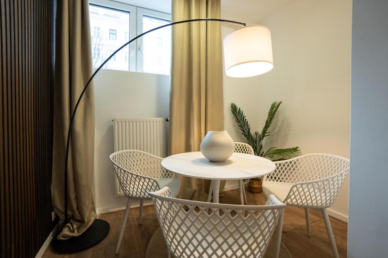 Stylish Apartment With Dedicated Working Space And Super King-Size Bed Located Between City Centre And Donau River Wina Bagian luar foto