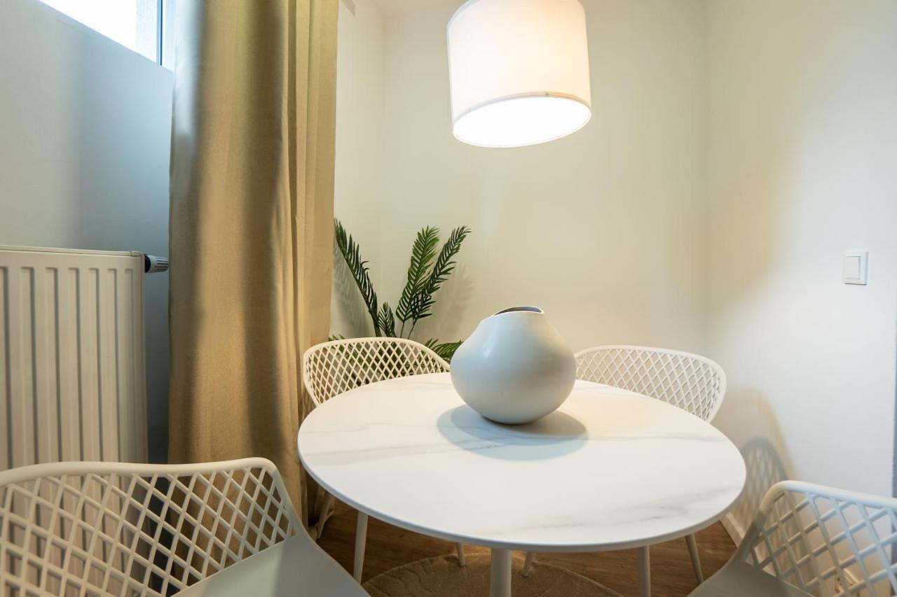Stylish Apartment With Dedicated Working Space And Super King-Size Bed Located Between City Centre And Donau River Wina Bagian luar foto